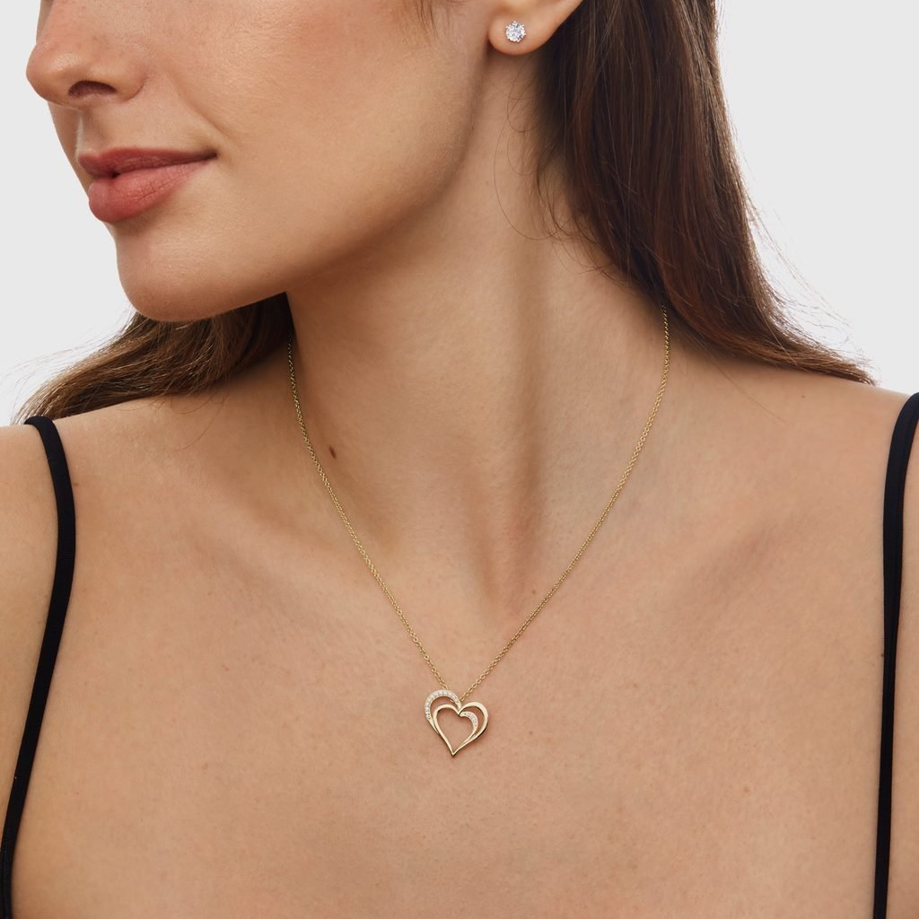 Colliers avec pendentif Marron