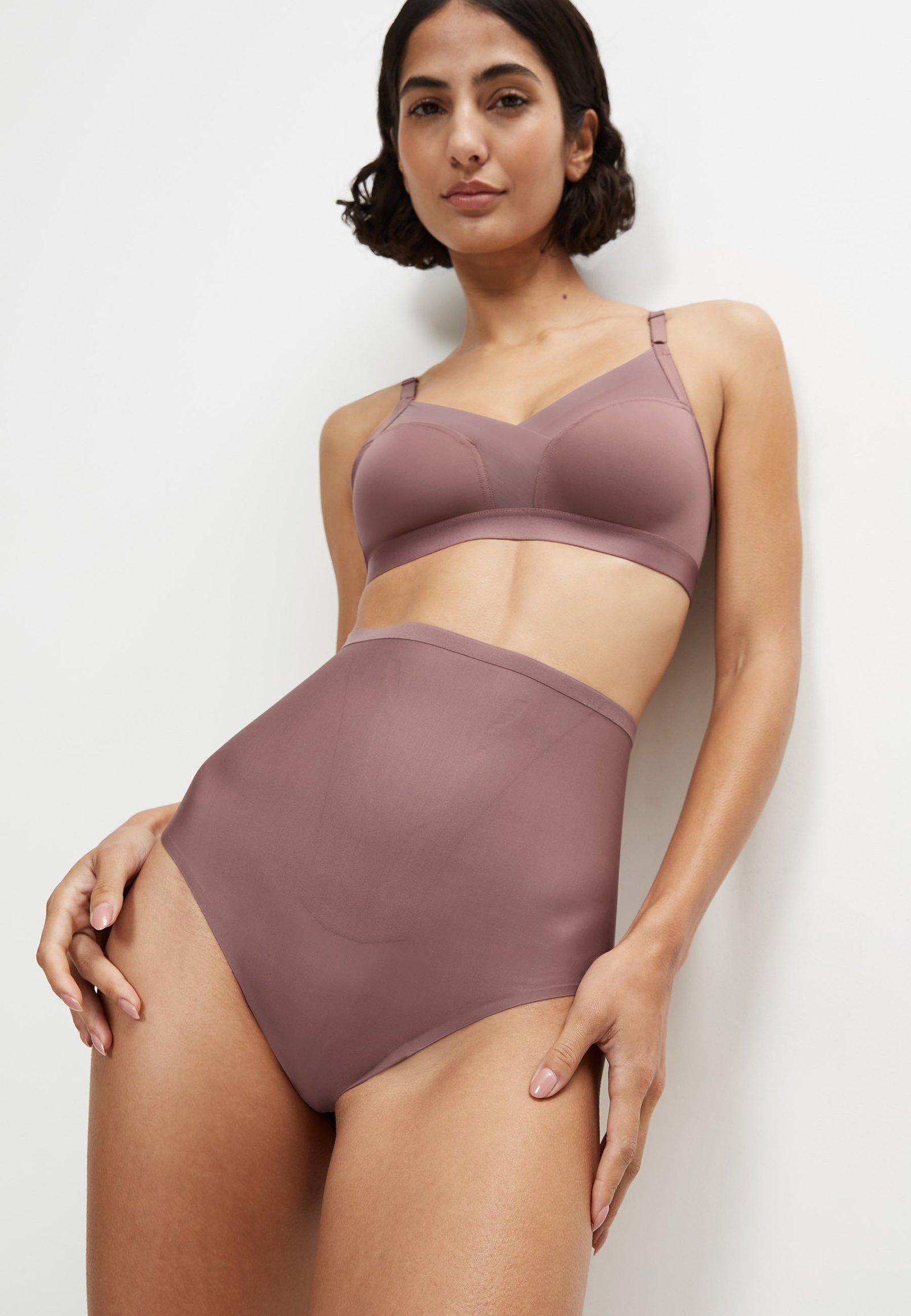 Lingerie sculptante Gris