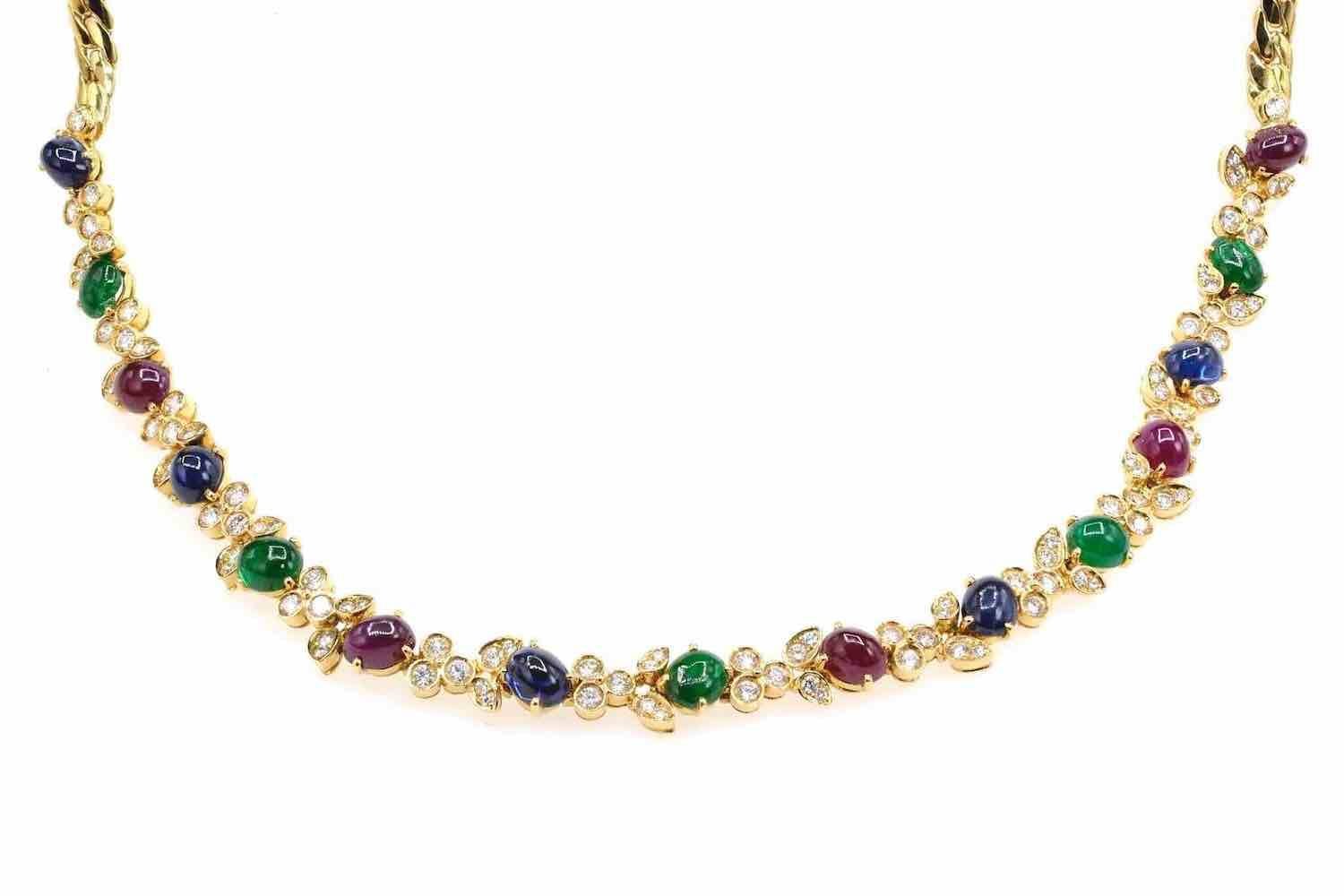 Colliers avec pierres précieuses - Luxe 381€