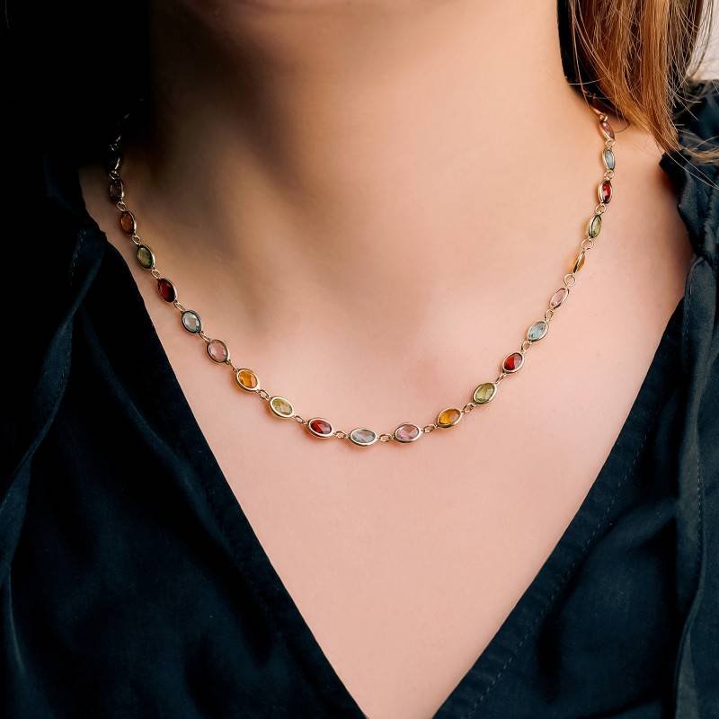 Colliers avec pierres précieuses - Design 737€